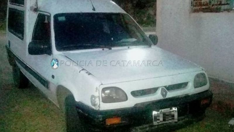 Llevaba un ternero en un utilitario