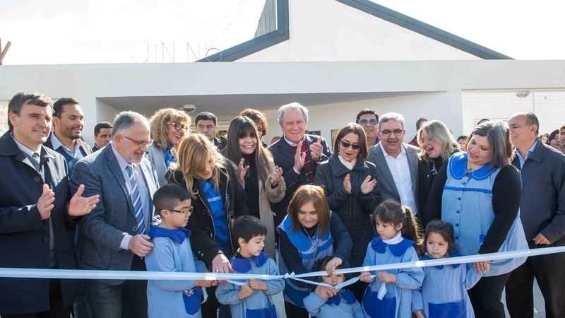 La Gobernadora inauguró un nuevo edificio escolar