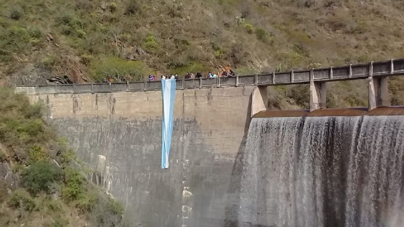 Emotivo acto por el Día de la Bandera en Dique de Ipizca