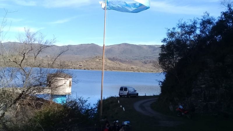 Emotivo acto por el Día de la Bandera en Dique de Ipizca
