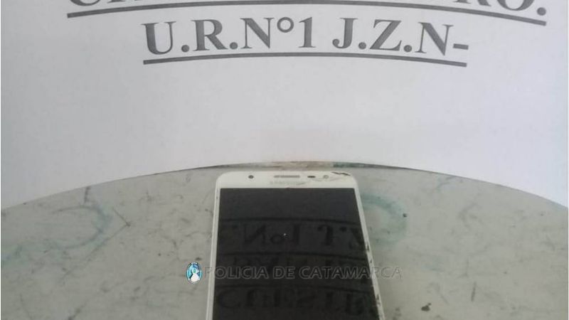 Devolvió un celular que encontró pero era robado