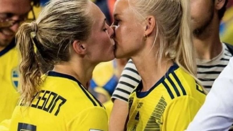 El beso que es símbolo del Mundial Femenino