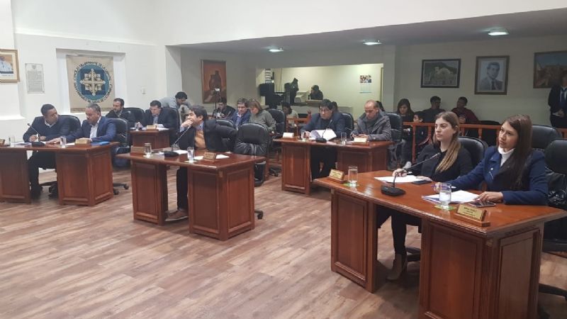 Concejales retomaron la sesión y aprobaron varios proyectos