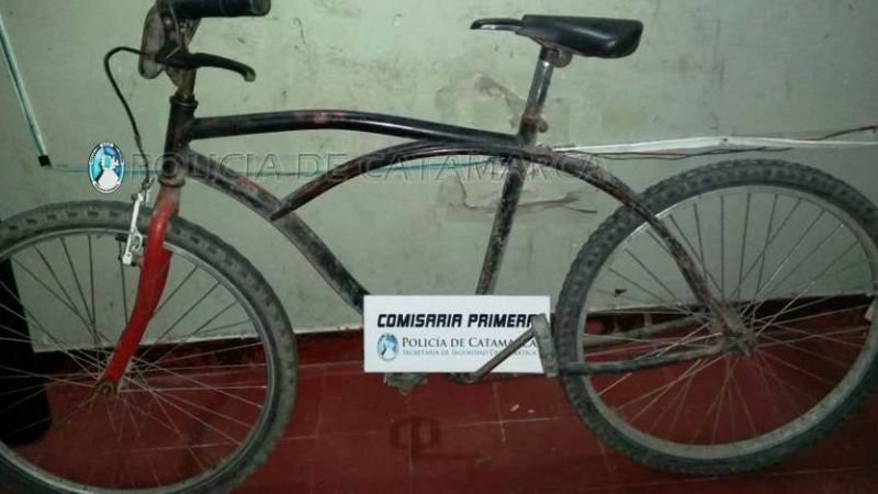 Amenazó de muerte a un joven con un cuchillo y escapó en bicicleta