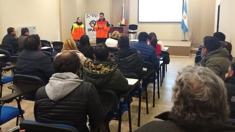 Defensa Civil brindó capacitación sobre actuaciones ante siniestros