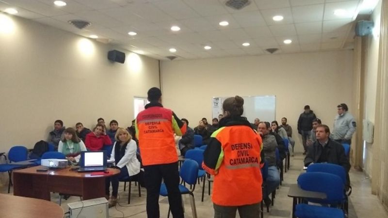 Defensa Civil brindó capacitación sobre actuaciones ante siniestros