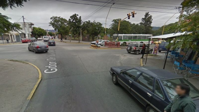 Chocó, se bajó, pateó el otro auto y se dio a la fuga