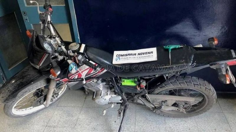 Le quitan la moto y le encuentran una "espadita"