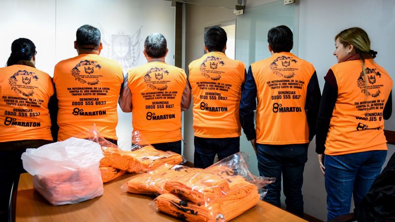 Entrega de camisetas para la 8° Corrida Solidaria