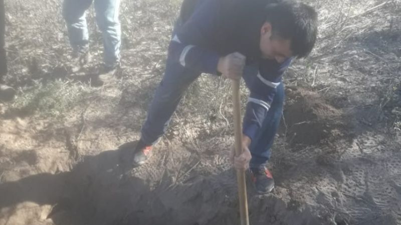 Encontraron una moto enterrada