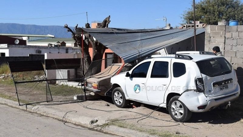 Se saltó el freno de un camión estacionado y provocó un choque en cadena