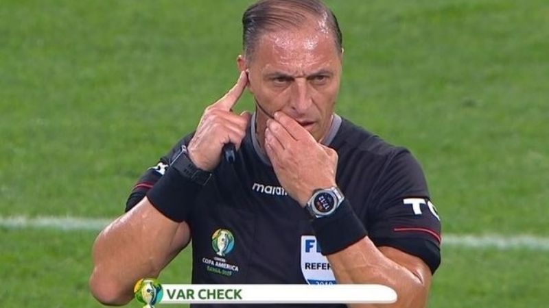 El VAR maltrató a Chile, que no falló en los por penales