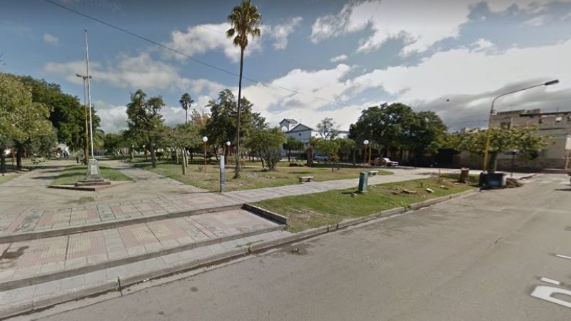 Se le extravió una hija en la plaza