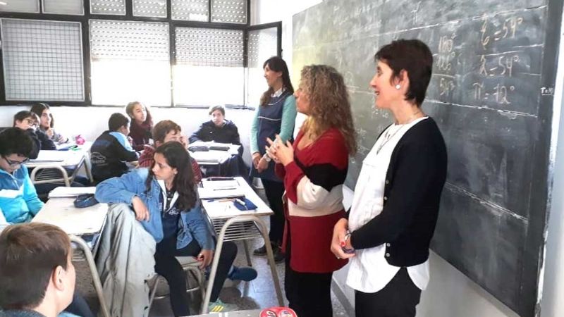 Más del 20% de los profesores de secundaria da clases sin título docente en el país