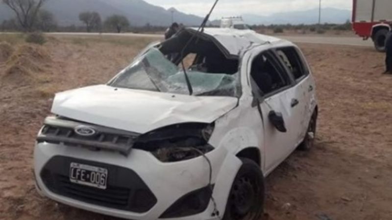 Tres heridos tras un grave vuelco en Copacabana