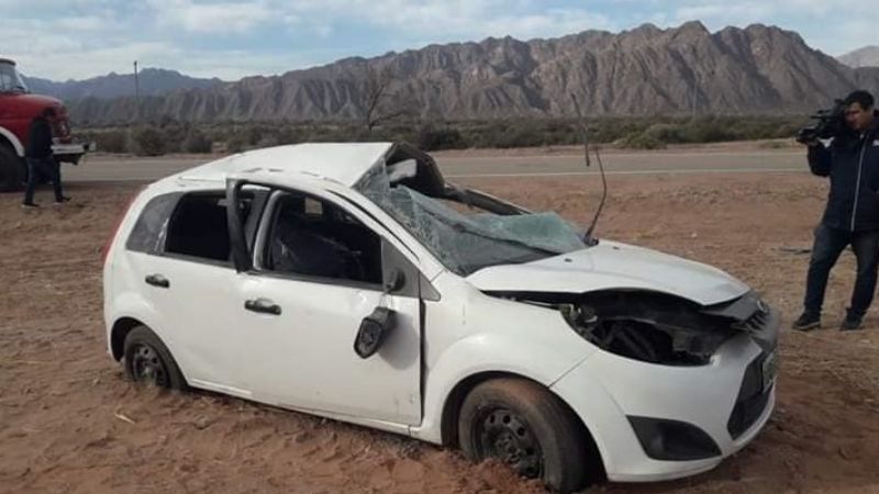 Tres heridos tras un grave vuelco en Copacabana