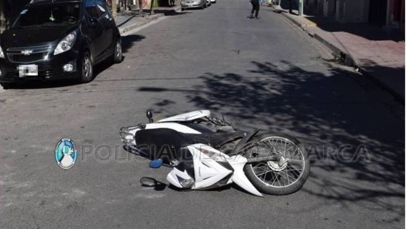 Motociclista embistió a un hombre cuando cruzaba la calle