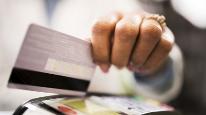 Su marido descubrió que le fue infiel por el resumen del banco