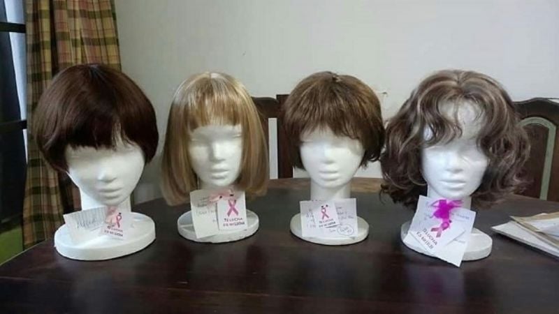 Agrupación El Palomar entrega pelucas oncológicas