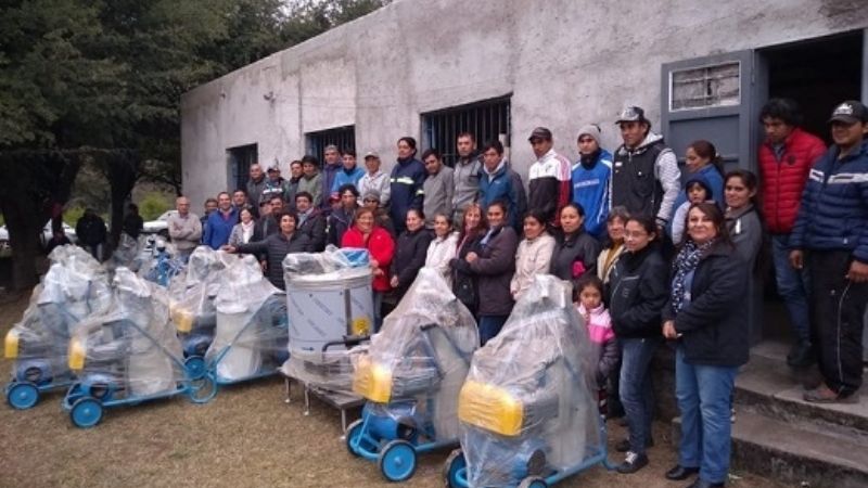 Entregan ordeñadoras portátiles a 21 productores caprinos