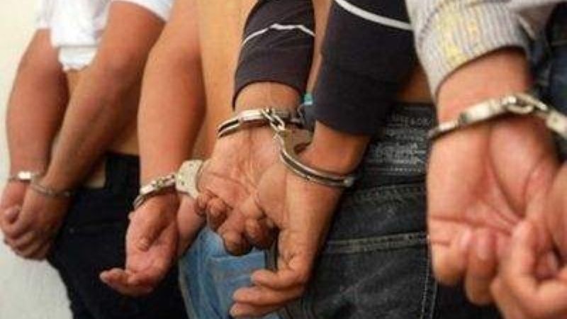 Cuatro sujetos intentaron ingresar a una escuela y los atraparon