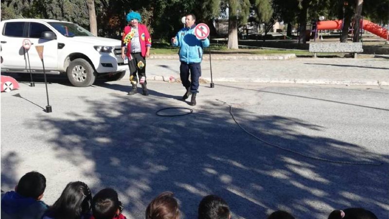 Capacitación sobre seguridad vial a alumnos y docentes en Pomán