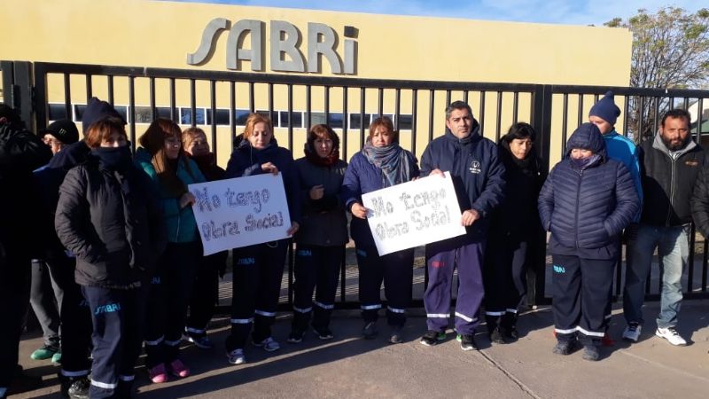 Trabajadores de la textil Sabri no cobran y están de paro