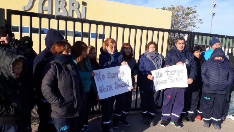 Trabajadores de la textil Sabri no cobran y están de paro