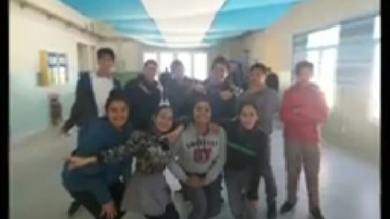 Alumnos de Mutquín presentan los Buzos de Egresados 2019