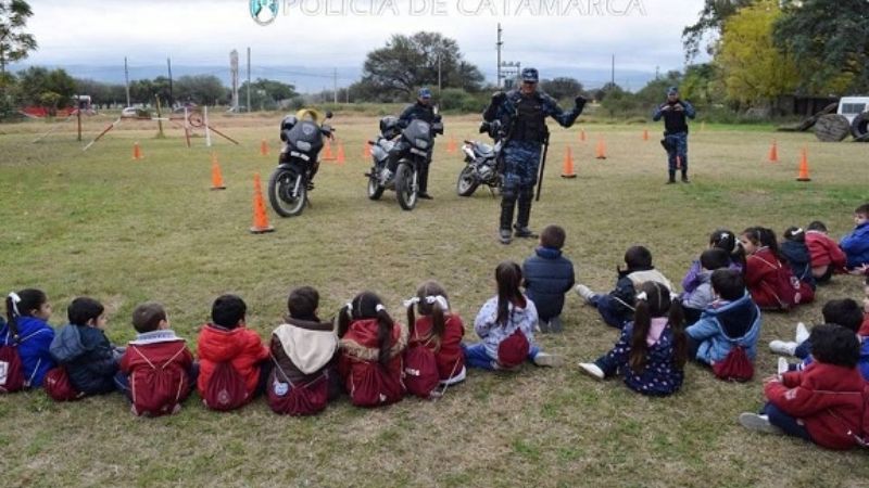 Alumnos visitaron la División Canes de la Policía de la Provincia