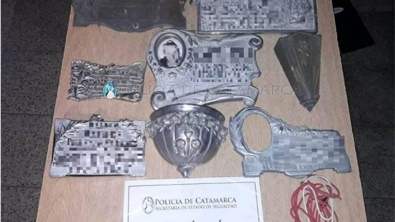 Detienen a dos jóvenes por el robo de placas en el Cementerio Municipal