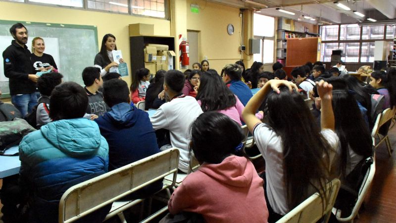 Escritores locales van a las aulas