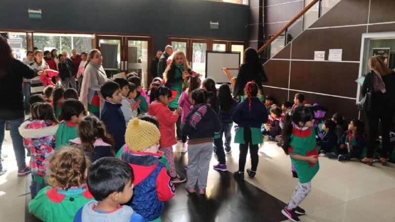 Continúan las visitas de las escuelas al Cine Teatro