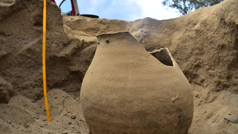 Encuentran una urna de más de 650 años de antigüedad