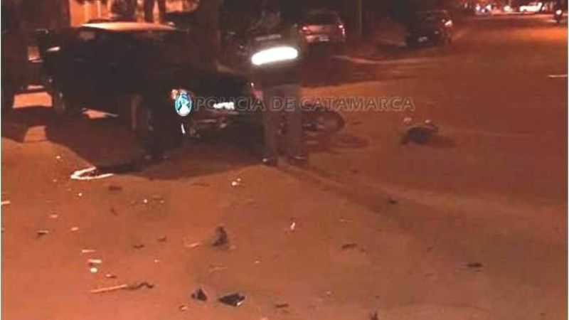 Chocó a una moto que por el impacto se estrelló contra otro auto