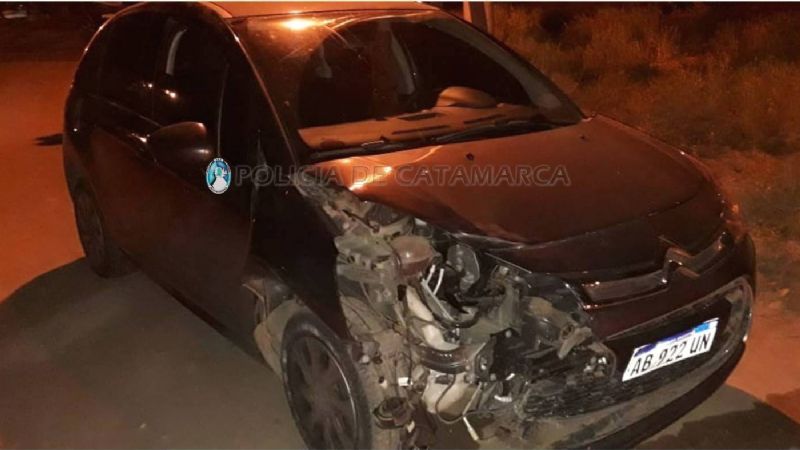 Chocó a una moto que por el impacto se estrelló contra otro auto