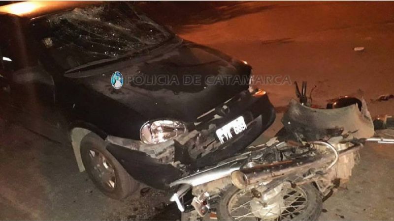 Chocó a una moto que por el impacto se estrelló contra otro auto
