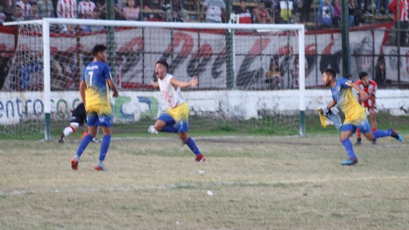 Policial pasó en un partidazo: 3-2 a Villa Cubas