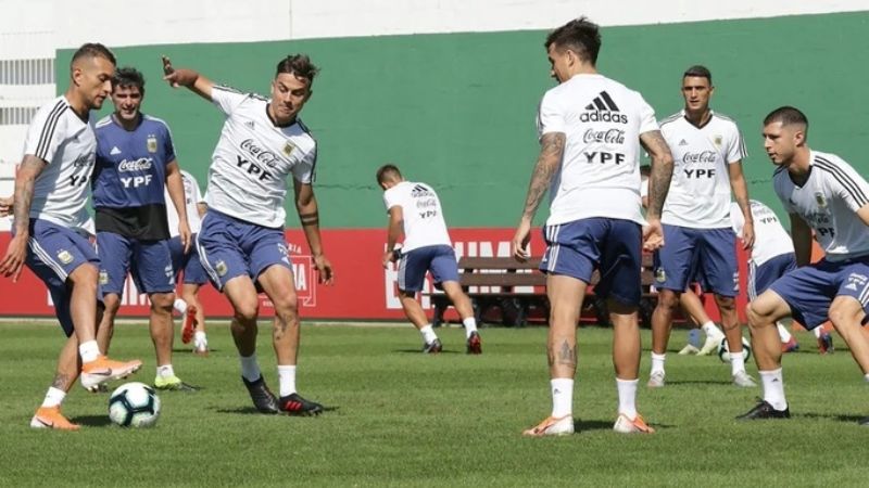 Scaloni duda en mantener los tres delanteros