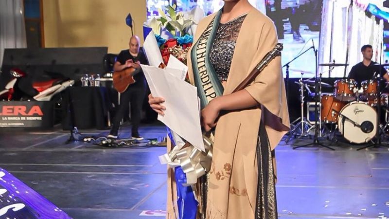 Agustina Aranda es la reina del Poncho 2019