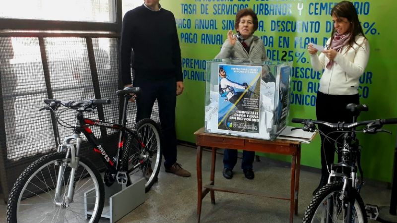 Ganadores de las bicicletas sorteadas por Rentas Municipal