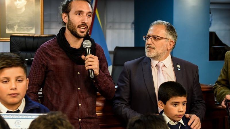 La Orquesta Andina Sayani interpretó el Himno Nacional en la Legislatura