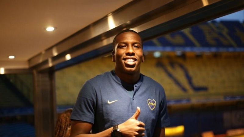 Hurtado firmó su contrato y ya es jugador de Boca