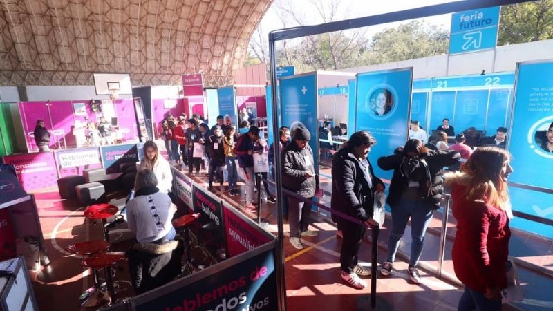 Exitoso arranque de la Feria Futuro en la UNCA