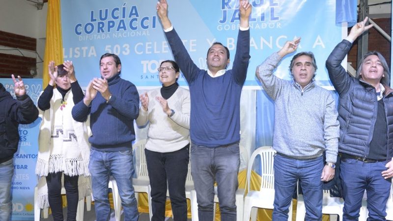 Una multitud acompañó a Sánchez en la presentación de su candidatura