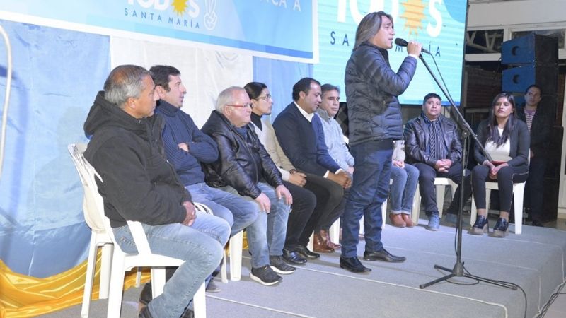 Una multitud acompañó a Sánchez en la presentación de su candidatura