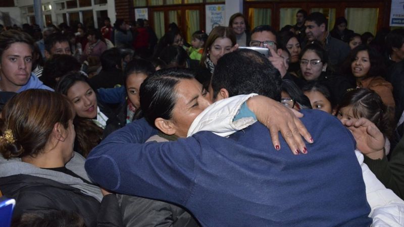 Una multitud acompañó a Sánchez en la presentación de su candidatura