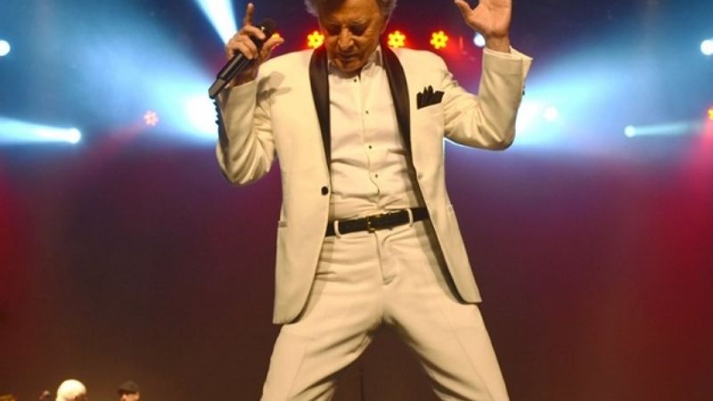 Palito Ortega y Orellana Luca cerraron la primera noche del Poncho