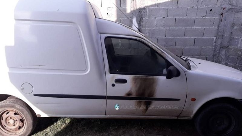 Amenazó a una mujer y le prendió fuego el auto