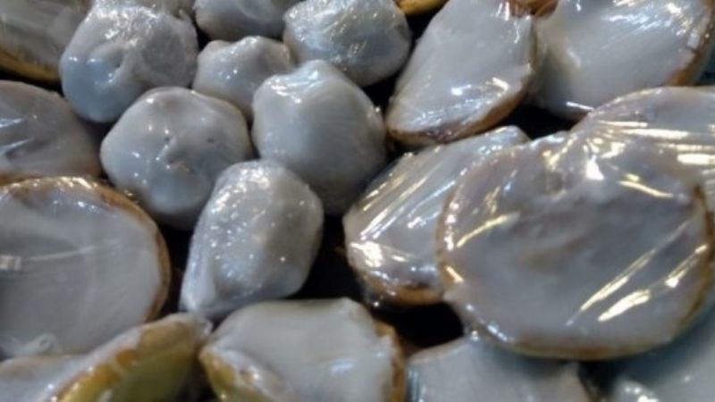 Resguardan a dos nenes que quisieron robar nueces confitadas